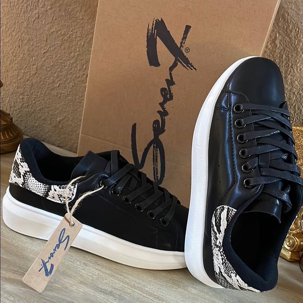 Seven7 footwear Miki Black Snake pattern Sneakers. NEW with Box. . Size 8